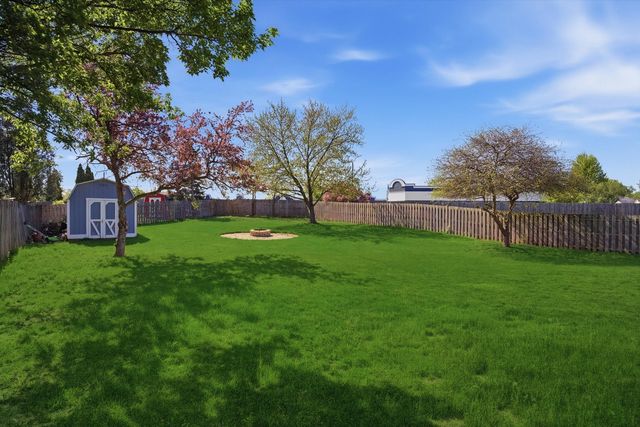 7 Arthur Court, Streamwood, IL 60107