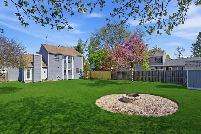 7 Arthur Court, Streamwood, IL 60107