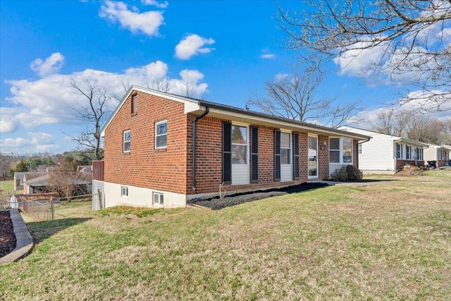 546 Stacie DR, Vinton, VA 24179