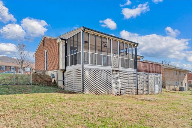 546 Stacie DR, Vinton, VA 24179