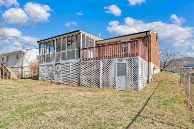 546 Stacie DR, Vinton, VA 24179