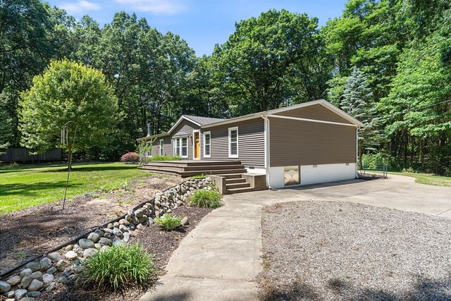 2944 64th Street, Fennville, MI 49408