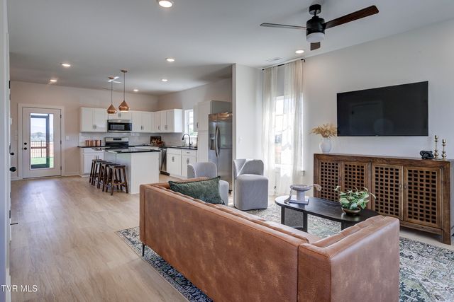 4196 Gambrel Oaks Street, Blountville, TN 37617