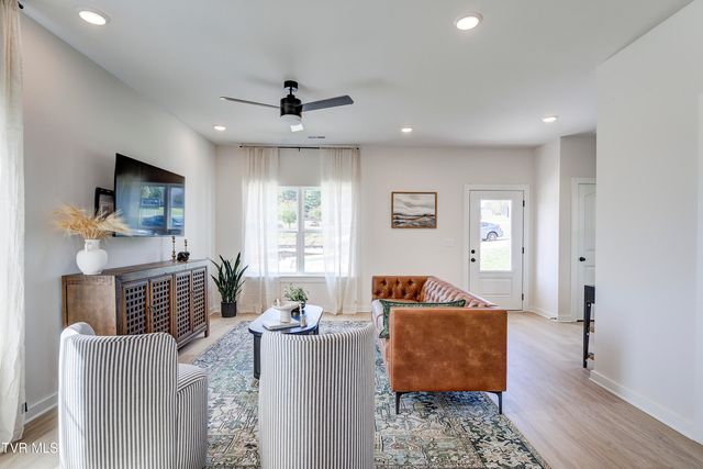 4196 Gambrel Oaks Street, Blountville, TN 37617