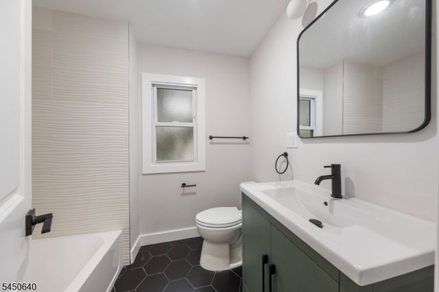 806 E 2Nd St, Plainfield City, NJ 07062