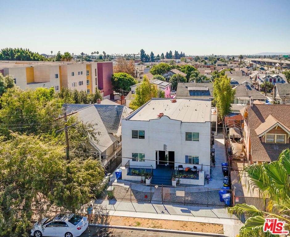 324 W 51st Street, Los Angeles, CA 90037 — photo 2
