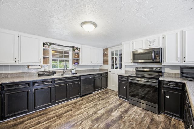 251 NW W Broadacre Road, Dalton, GA 30721