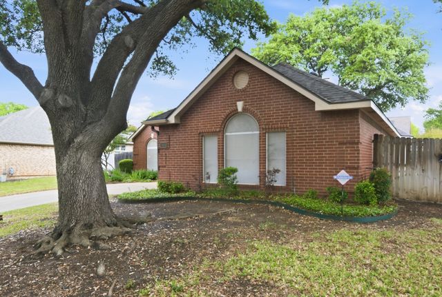 7400 Catlow Court, Fort Worth, TX 76137