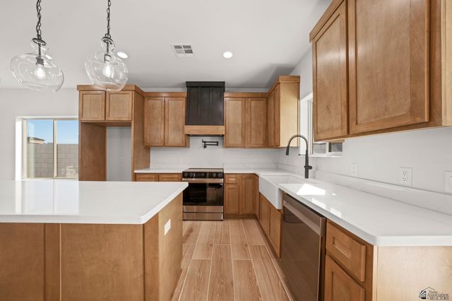 10857 E 45 St, Yuma, AZ 85367