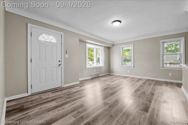 28526 Brentwood Street, Southfield, MI 48076