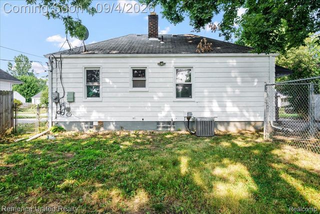 28526 Brentwood Street, Southfield, MI 48076