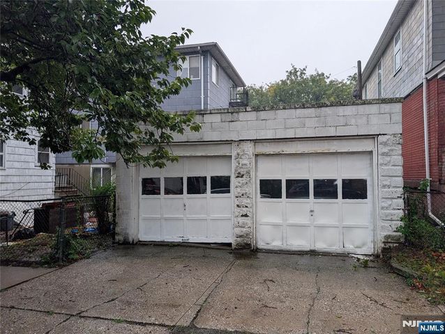 10 Davis Avenue, Harrison, NJ 07029
