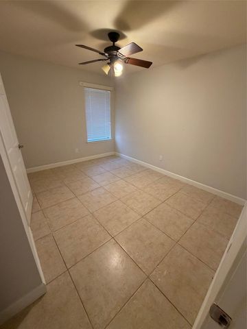 125 N Forest Drive, Willis, TX 77378