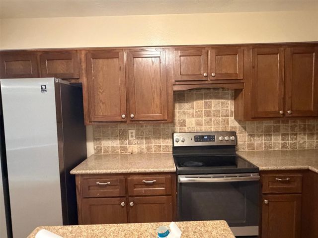 125 N Forest Drive, Willis, TX 77378