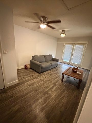 125 N Forest Drive, Willis, TX 77378