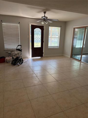 125 N Forest Drive, Willis, TX 77378