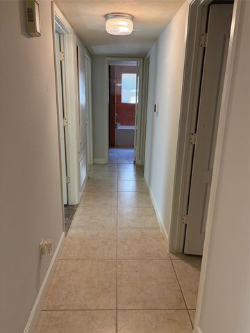 125 N Forest Drive, Willis, TX 77378