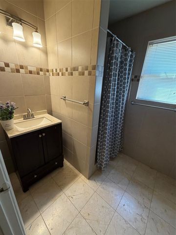 125 N Forest Drive, Willis, TX 77378