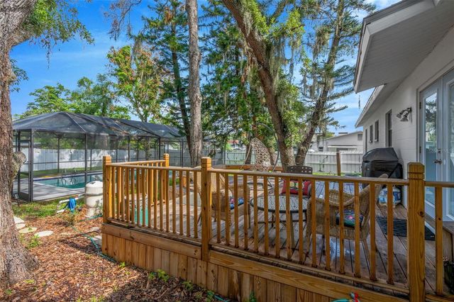 8732 OVERLOOK DRIVE, Tampa, FL 33617