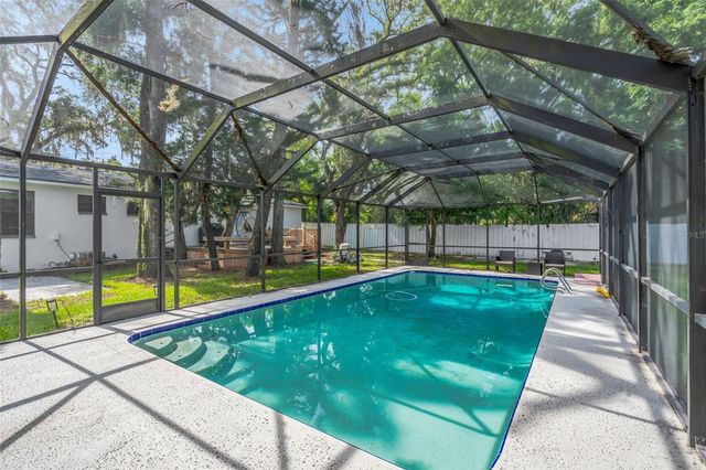 8732 OVERLOOK DRIVE, Tampa, FL 33617