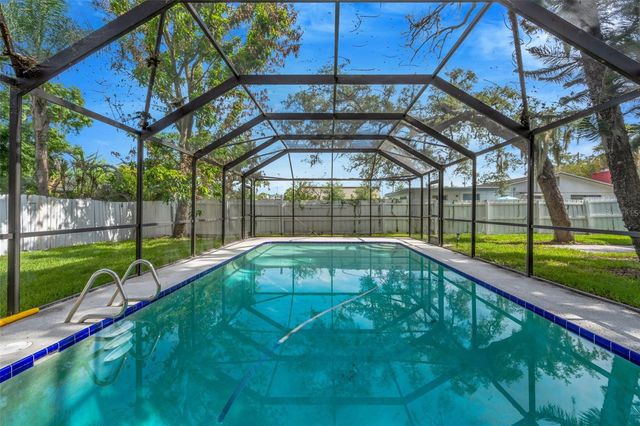 8732 OVERLOOK DRIVE, Tampa, FL 33617
