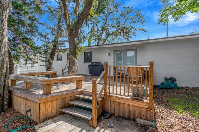 8732 OVERLOOK DRIVE, Tampa, FL 33617