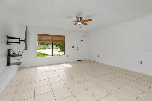 8732 OVERLOOK DRIVE, Tampa, FL 33617