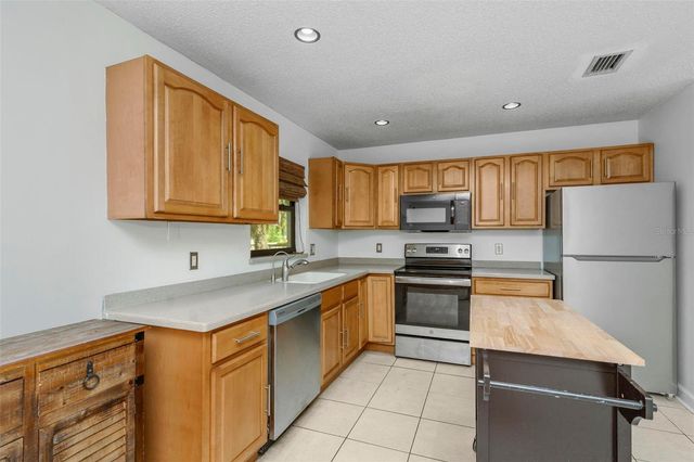 8732 OVERLOOK DRIVE, Tampa, FL 33617