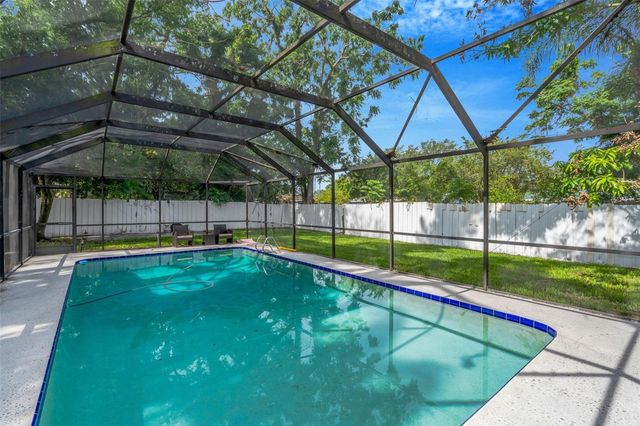 8732 OVERLOOK DRIVE, Tampa, FL 33617