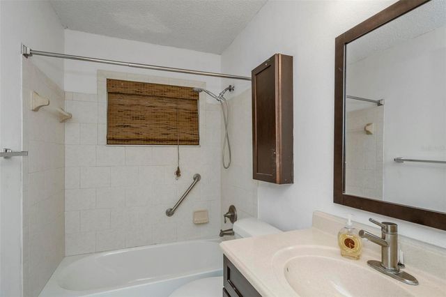 8732 OVERLOOK DRIVE, Tampa, FL 33617