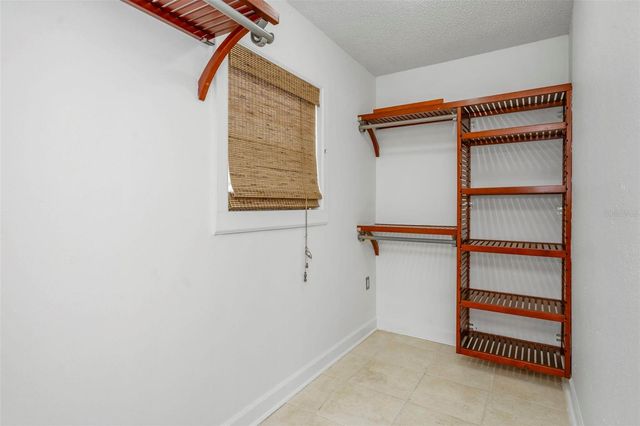 8732 OVERLOOK DRIVE, Tampa, FL 33617