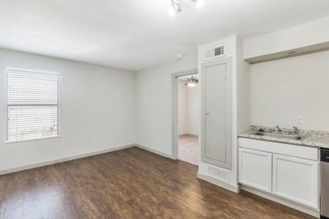 2320 W Prairie Street, Denton, TX 76201