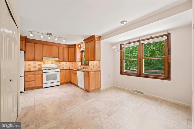 4 LOCUST WAY, Lafayette Hill, PA 19444