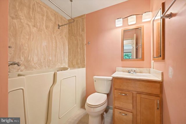 4 LOCUST WAY, Lafayette Hill, PA 19444