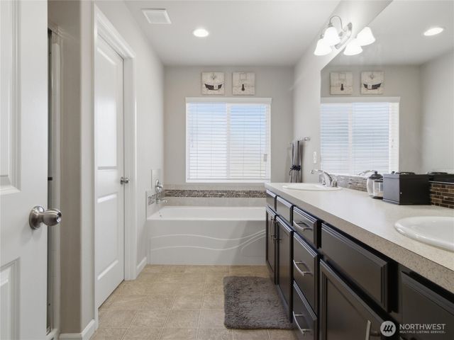 3328 Nova St NE, Olympia, WA 98516