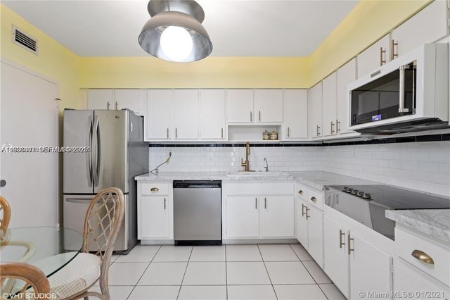 9341 E Bay Harbor Dr 6D, Bay Harbor Islands, FL 33154