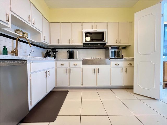 9341 E Bay Harbor Dr 6D, Bay Harbor Islands, FL 33154