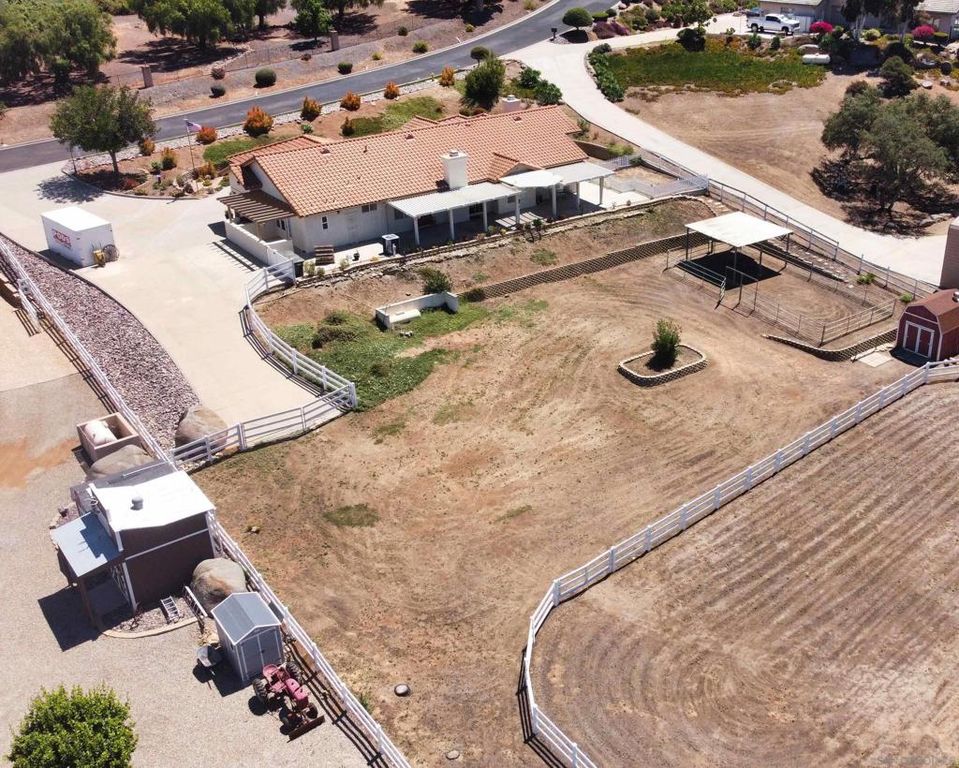 Image 8 of property listing at 1927 Coronado View, Alpine, CA 91901
