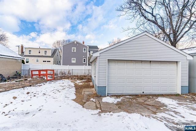 82 Cresskill Avenue, Dumont, NJ 07628