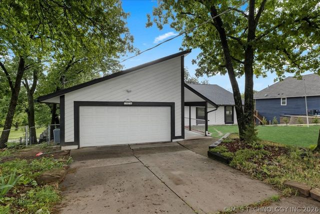 9435 S 33rd West Avenue, Tulsa, OK 74132