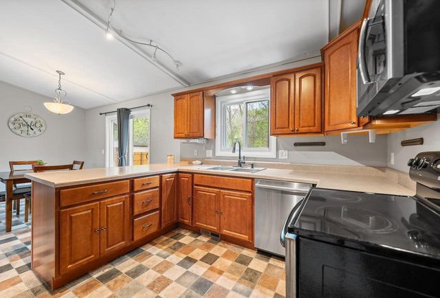 2566 GREENBRIER ROAD, Green Bay, WI 54311