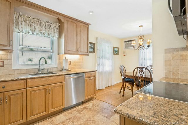 874 Linda Avenue, Thornwood, NY 10594