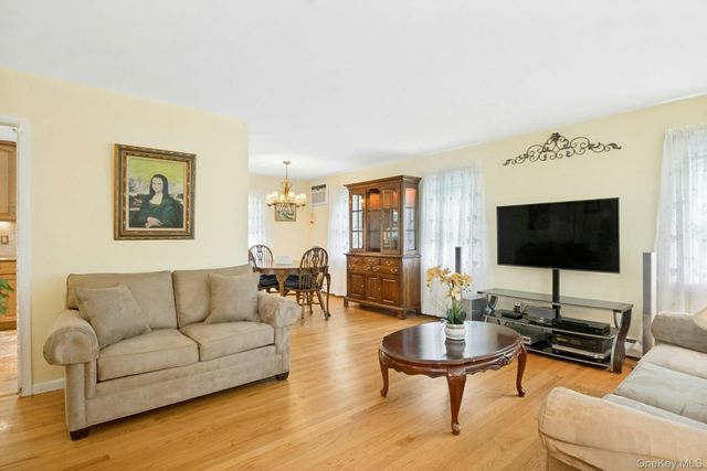 874 Linda Avenue, Thornwood, NY 10594