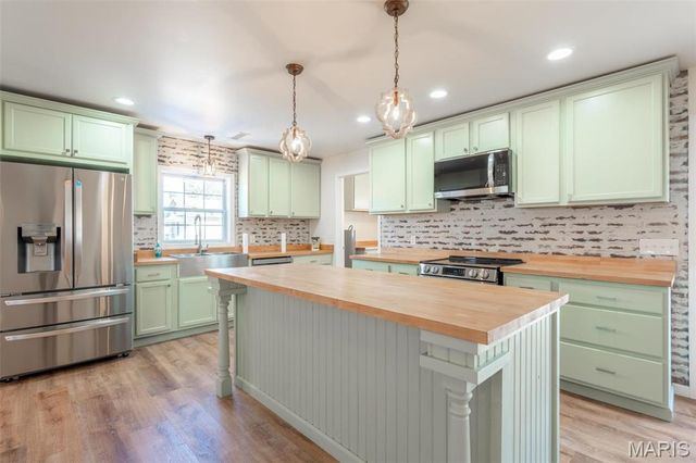 1102 Highway 142, Poplar Bluff, MO 63901