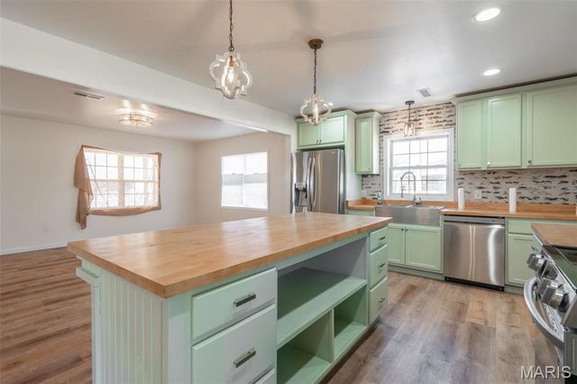 1102 Highway 142, Poplar Bluff, MO 63901