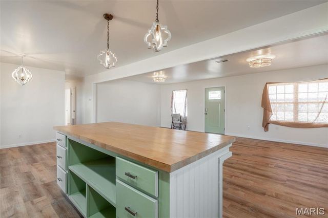 1102 Highway 142, Poplar Bluff, MO 63901