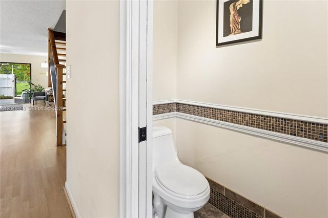 3050 S Oakland Forest Drive 2008, Oakland Park, FL 33309