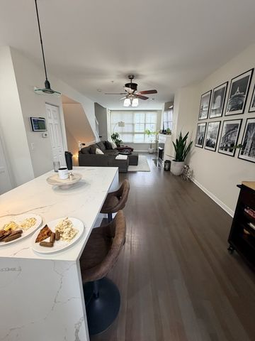 2323 S Wabash Avenue 14, Chicago, IL 60616