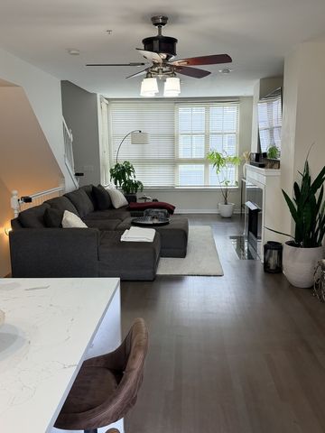 2323 S Wabash Avenue 14, Chicago, IL 60616