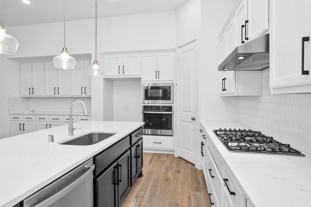 256 Sky Top Drive, Montgomery, TX 77316